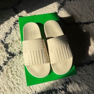 Bottega Veneta Embossed Rubber Slides Sandals Off White 39 $520